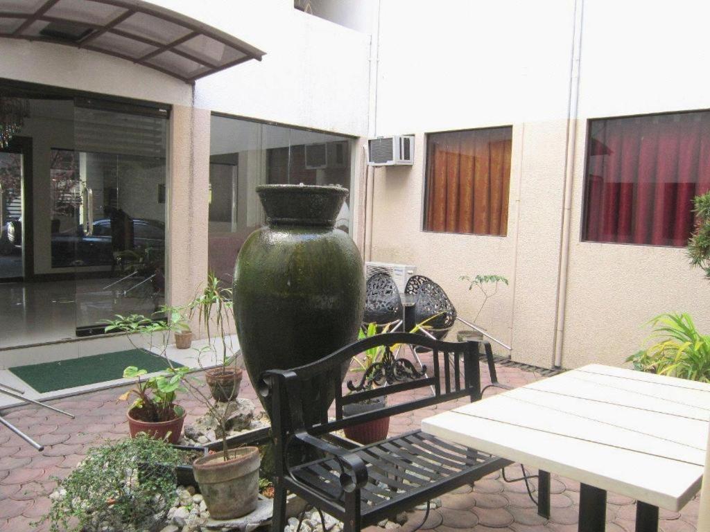 Rich Manor Pension House Cagayan de Oro Buitenkant foto